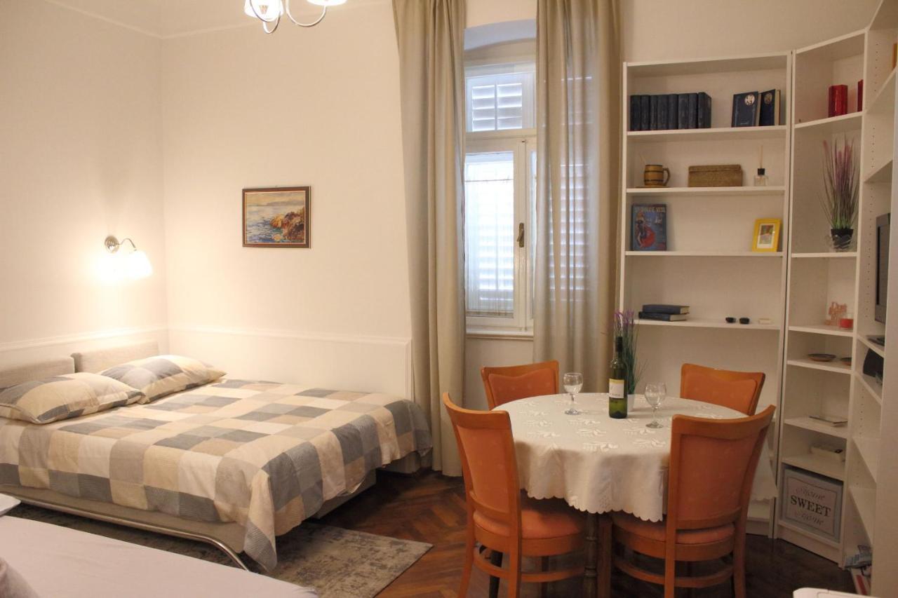 Apartments Rezine ลอฟราน ภายนอก รูปภาพ