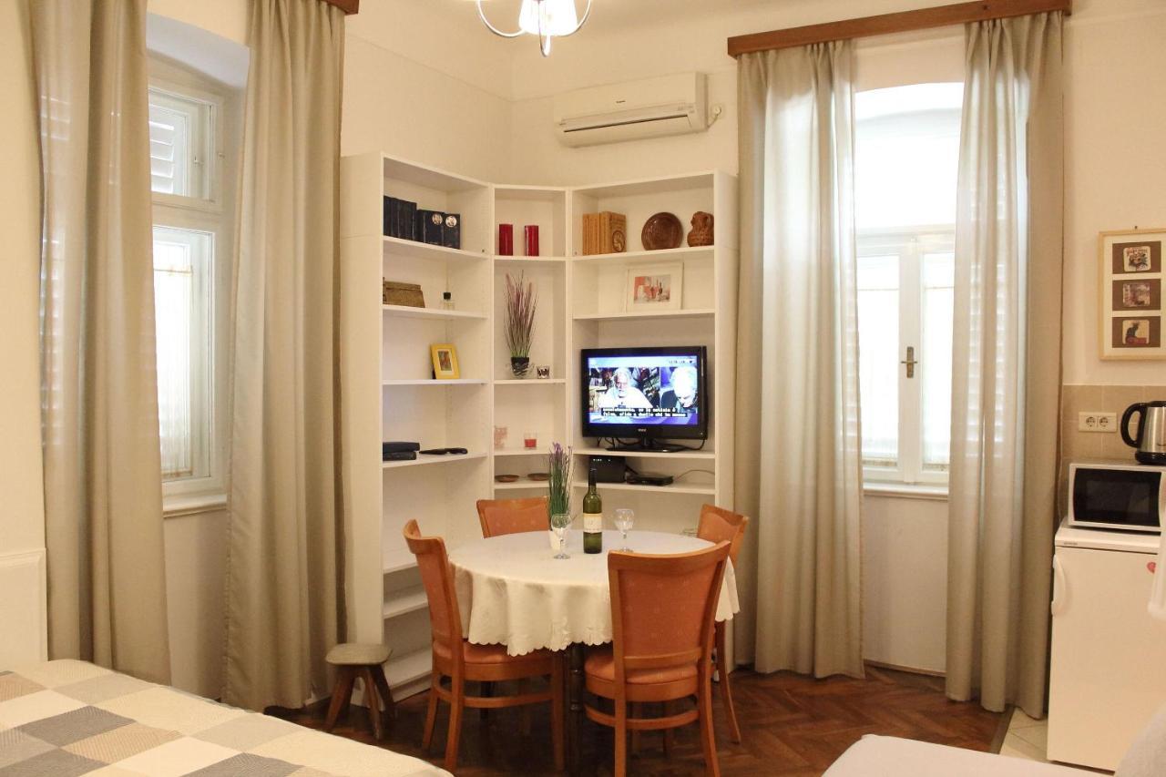 Apartments Rezine ลอฟราน ภายนอก รูปภาพ